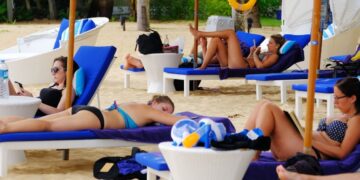 новость 14-01-2023 В Таиланде туристы могут получить бесплатную прививку от ковид