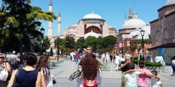 новость 30-01-2023 Число туристических прибытий из РФ в 2022 году превысило 5 миллионов