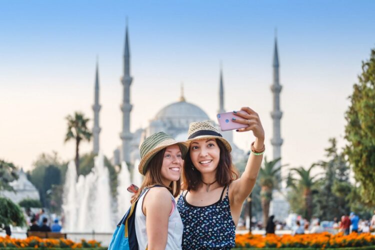 новость 03-02-2023 Иностранный турпоток в Турцию в 2022 году превысил 44 миллиона