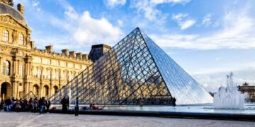 новость 01-02-2023 Французский Лувр будет бороться с посещаемостью