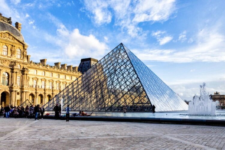 новость 01-02-2023 Французский Лувр будет бороться с посещаемостью