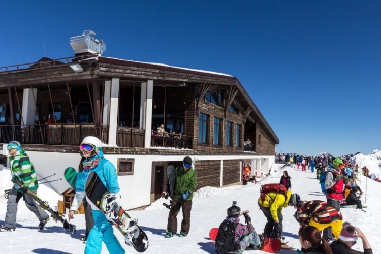 новость 08-02-2023 Российские туристы активно бронируют туры в Сочи на 23 февраля