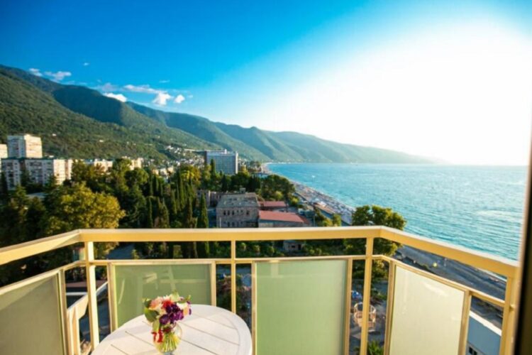 новость 06-03-2023 Почему стоит поспешить с бронированиями туров в Абхазию