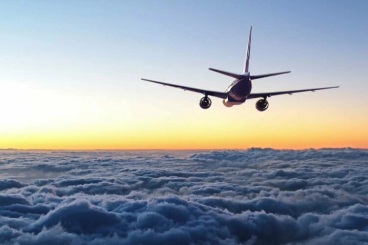 новость 07-03-2023 К майским праздникам авиабилеты подорожают в пять раз