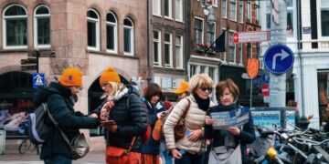 новость 12-04-2023 В Амстердаме началась кампания против антисоциального поведения туристов