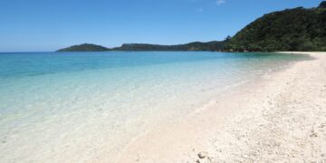 новость 18-04-2023 Ряд ограничений для туристов введут на популярных островах Японии и Таиланда