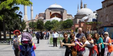 новость 18-04-2023 Россияне ищут направления, которые этим летом смогут заменить Турцию