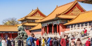 новость 22-05-2023 Китайские туристы предпочитают отдыхать в Китае. Поедут ли они за рубеж?