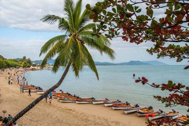 новость 01-05-2023 Туроператоры вновь начали продавать туры на остров Хайнань