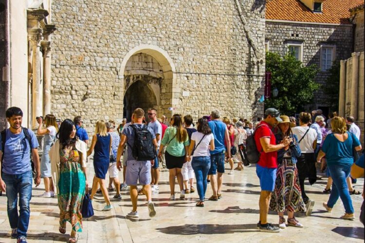 новость 16-06-2023 Список самых переполненных туристами европейских городов