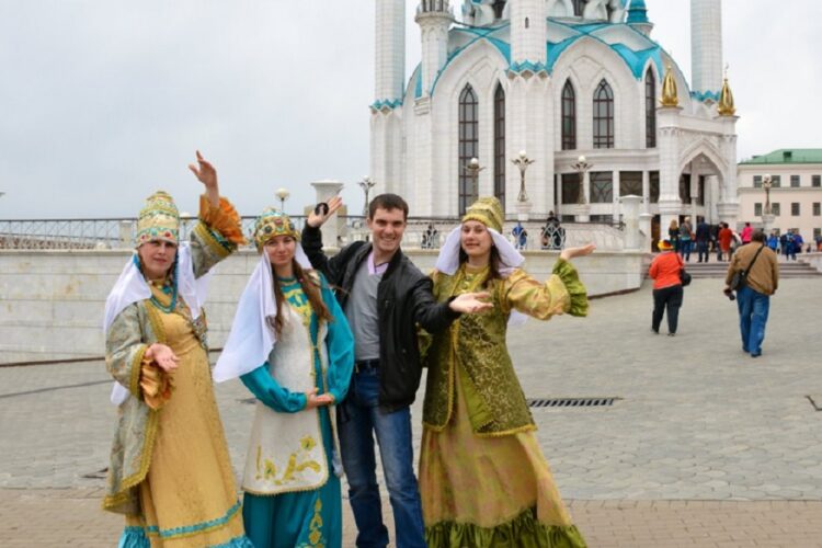 новость 08-06-2023 ТОП-5 самых популярных внутрироссийских направлений на День России