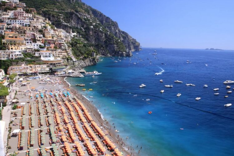 новость 13-06-2023 Новые ограничения для туристов на итальянских пляжах