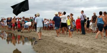 новость 20-06-2023 48 популярных пляжей Испании подняли черные флаги