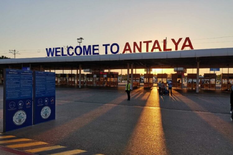 новость 28-06-2023 Аэропорт Антальи установил рекорд по числу пассажиров