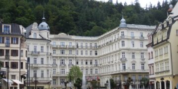 новость 16-06-2023 Карловы Вары ищут замену туристам из России