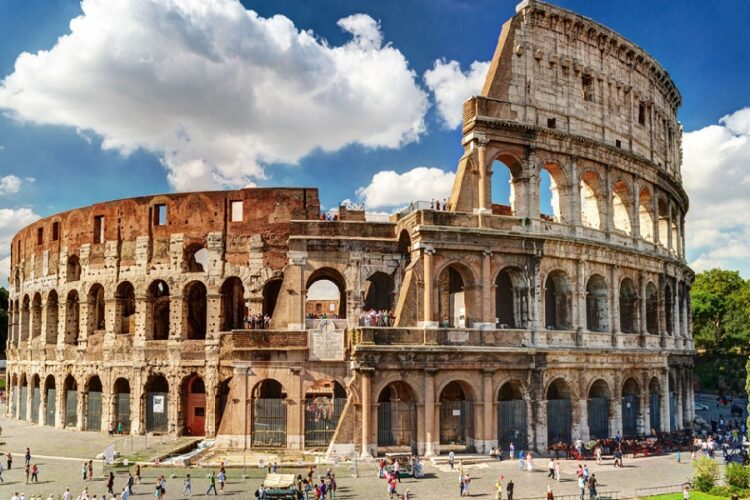 новость 18-07-2023 На Колизее появились новые надписи вандалов