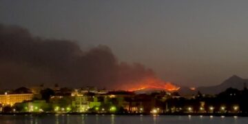 новость 27-07-2023 К охваченному огнем Родосу добавились и другие острова Греции