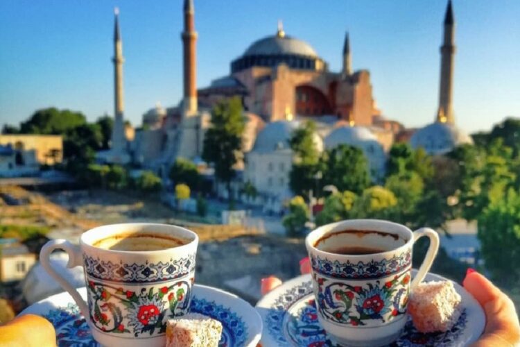 новость 27-07-2023 Российские туристы лидируют по прибытиям в Стамбул