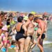 новость 06-07-2023 Пляжи Анапы заполонили тысячи отдыхающих