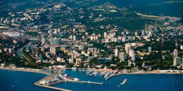 новость 08-07-2023 Почему снизилась стоимость авиабилетов в Сочи