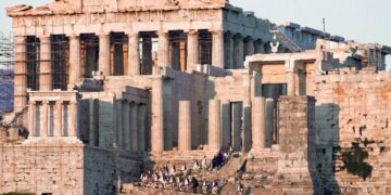 новость 18--07-2023 В нескольких странах Европы из-за жары закрываются достопримечательности