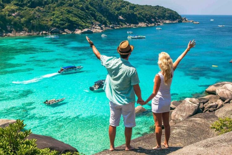 новость 17-08-2023 Туроператоры наблюдают незначительное снижение продаж на фоне падения рубля