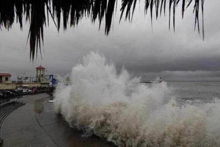 новость 01-08-2023 Чем могут заняться туристы на Черном море, пока пережидают непогоду