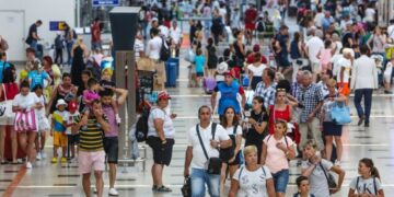 новость 03-08-2023 В первом полугодии Турцию посетили более 2,6 миллиона россиян