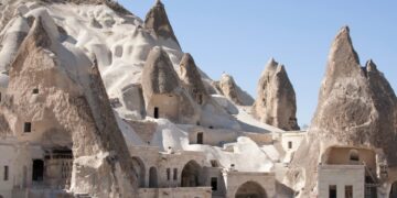 новость 02-08-2023 С приходом жары посещение пещерных городов Каппадокии набирает популярность