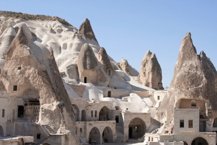 новость 02-08-2023 С приходом жары посещение пещерных городов Каппадокии набирает популярность