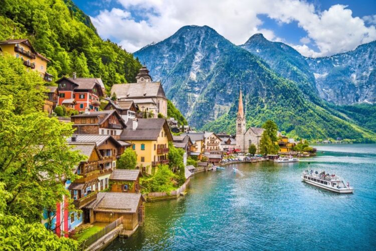 новость 06-09-2023 Популярные города продолжают бороться с овертуризмом