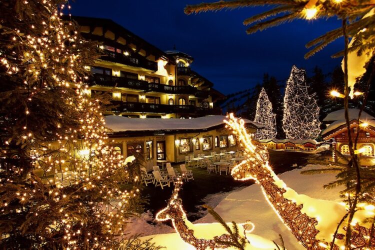 новость 19-10-2023 Отели Сочи публикуют новогоднюю праздничную программу и цены на размещение