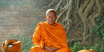 новость 23-10-2023 Тайский монах чудесным образом обуздал пьяного российского туриста