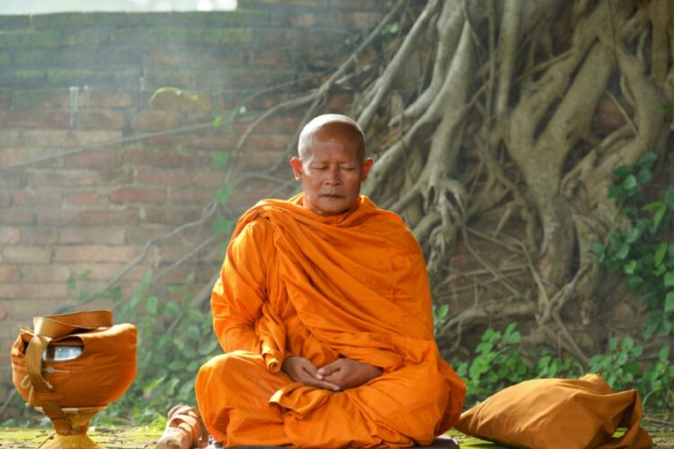 новость 23-10-2023 Тайский монах чудесным образом обуздал пьяного российского туриста