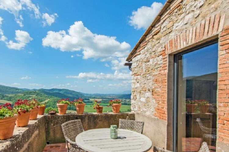 новость 23-10-2023 Состоятельных россиян обложат налогом в 2 тысячи евро