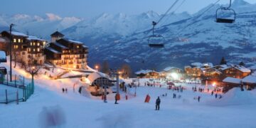 новость 10-11-2023 Французские и итальянские Альпы начало засыпать снегом. Туристы могут отправляться на горнолыжные курорты