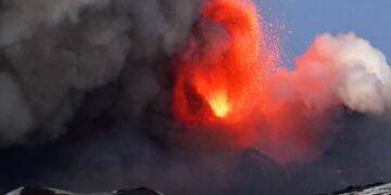 новость 15-11-2023 Сицилийский вулкан Этна начал просыпаться