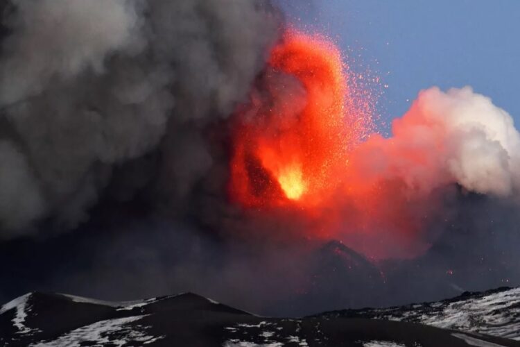 новость 15-11-2023 Сицилийский вулкан Этна начал просыпаться