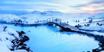 новость 15-11-2023 Исландский СПА-курорт "Голубая лагуна" все же закрыли