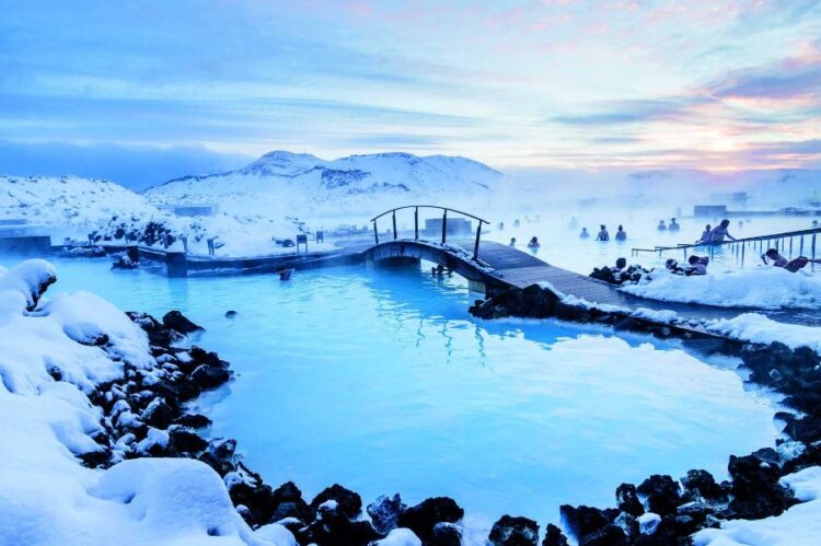 новость 15-11-2023 Исландский СПА-курорт "Голубая лагуна" все же закрыли