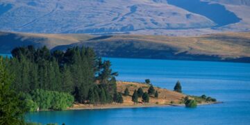 новость 12-12-2023 Женщина искупалась в знаменитом озере и начала терять волосы