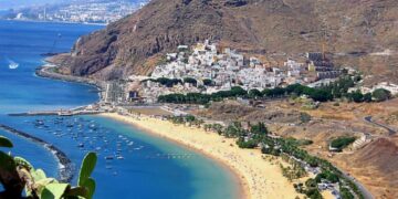 новость 23-04-2024 Канарские острова протестуют против наплыва туристов