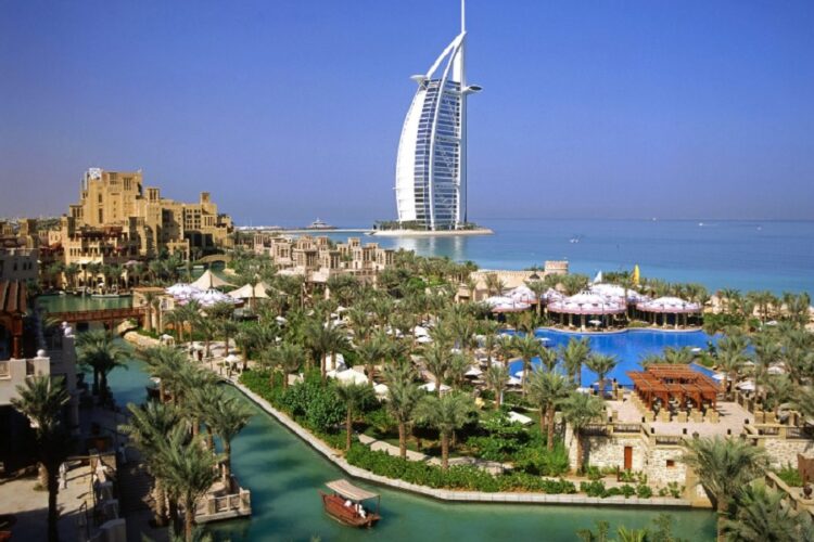 новость 13-08-2024 Отдых в пятизвездочных отелях ОАЭ дешевле, чем в Турции