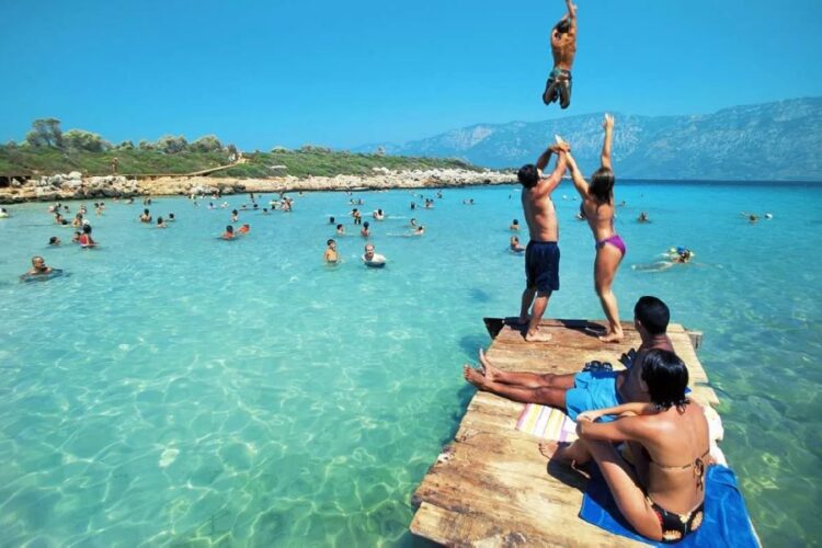 новость 20-09-2024 Российский турпоток в Турцию может превысить 5 миллионов