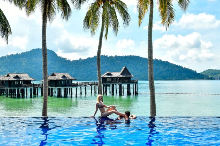 новость 24-10-2024 Российский турпоток в Малайзию растет. Отельеры ждут возобновления прямых рейсов из РФ