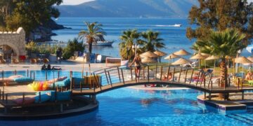 новость 09-10-2024 В октябре доля туристов с детьми выросла. Куда едут туристы?