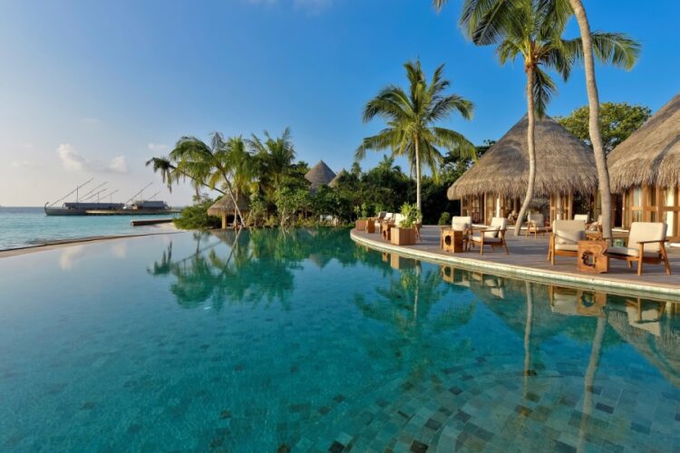 новость 14-11-2024 Мальдивские острова повышают налоги для туристов