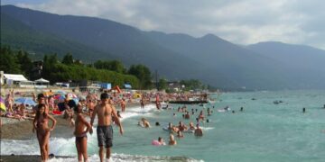 новость 25-11-2024 Политическая нестабильность в Абхазии вынуждает туристов пересматривать планы на лето