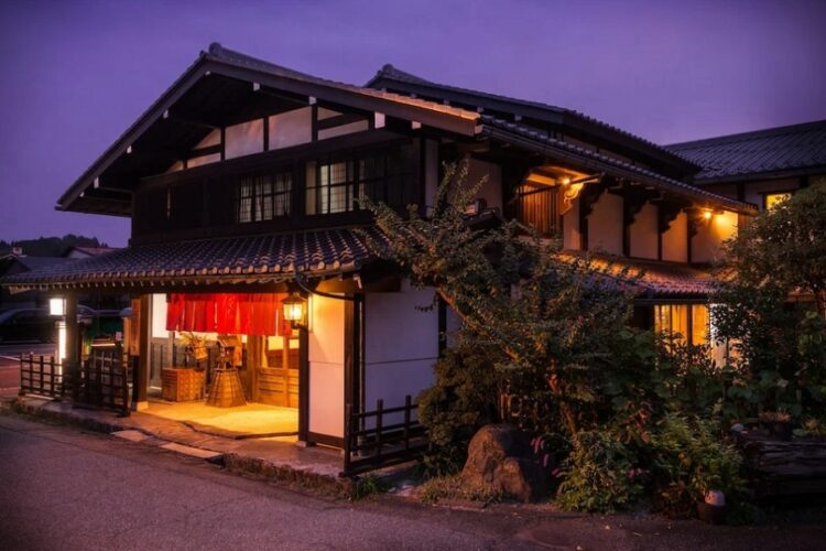 новость 10-12-2024 За пару дней китайские туристы сделали из уютного гестхауса мусорную свалку