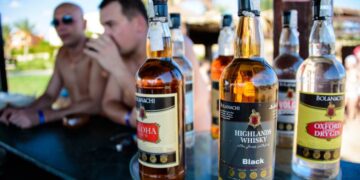 новость 28-01-2025 Туристов предупредили об опасности отравления поддельным алкоголем